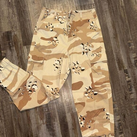 Forever 21 Tan Cream Camo Cargo Pants Women's Small - Picture 2 of 3